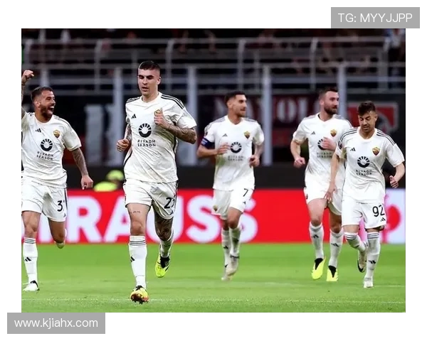 穆里尼奥补强左后卫，是前“世一边”，如今被米兰特奥压到替补席